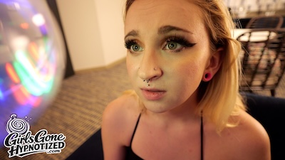 Ayla Vixen Mesmerized to Submit